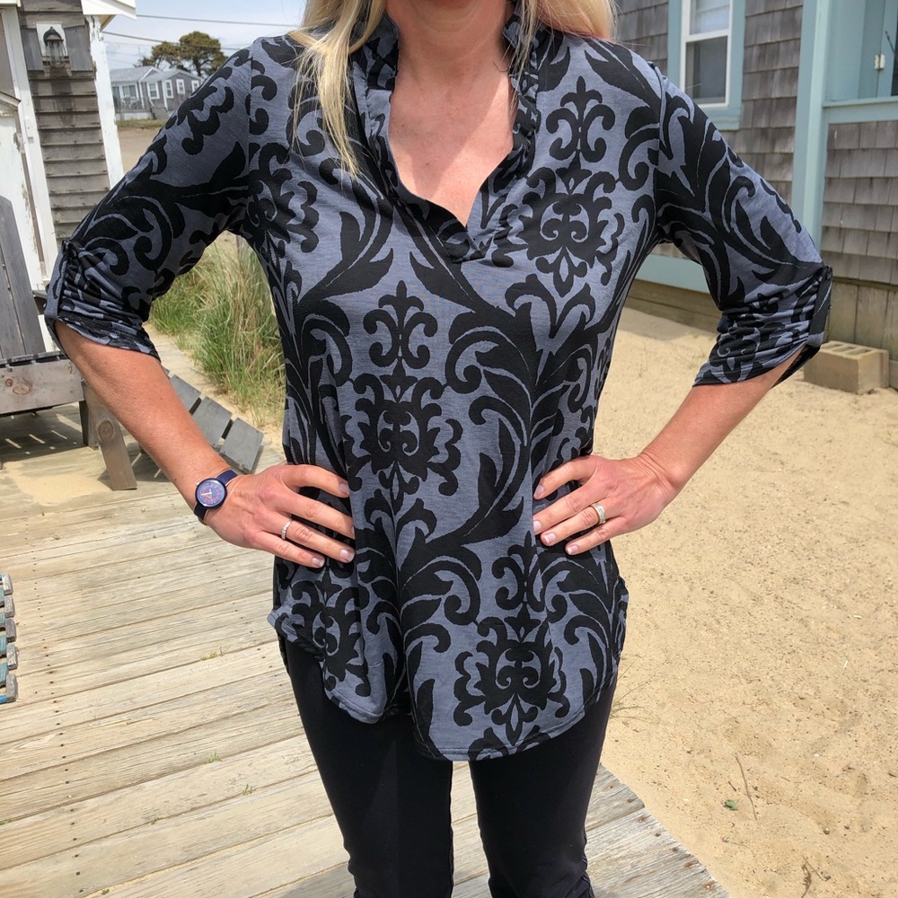 Black and gray pattern blouse